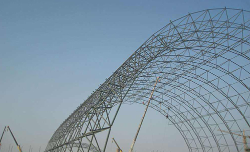 如何避免山东钢结构网架结构的钢质不合格